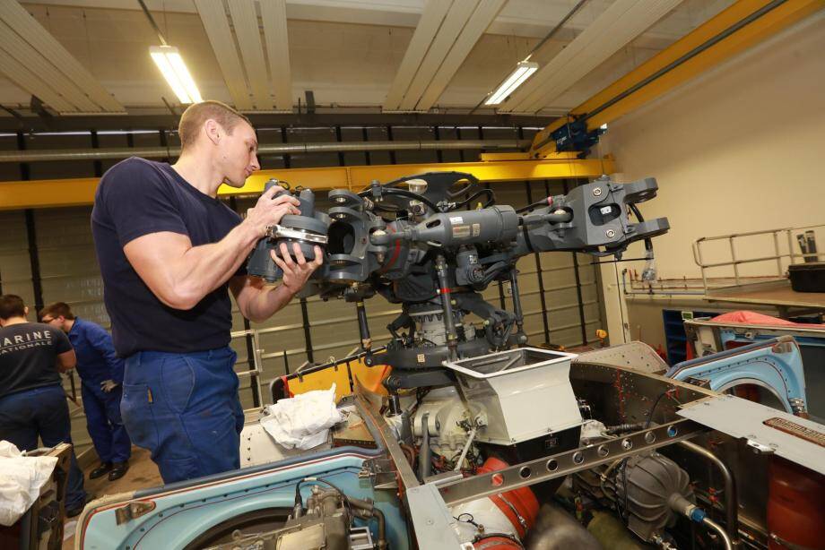 Derriere Les Helicos Les Techniciens Aeronautiques Var Matin