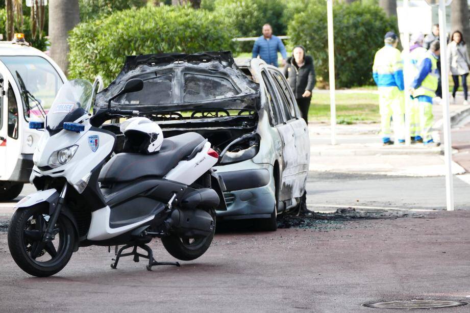 Une voiture a pris feu à Antibes.