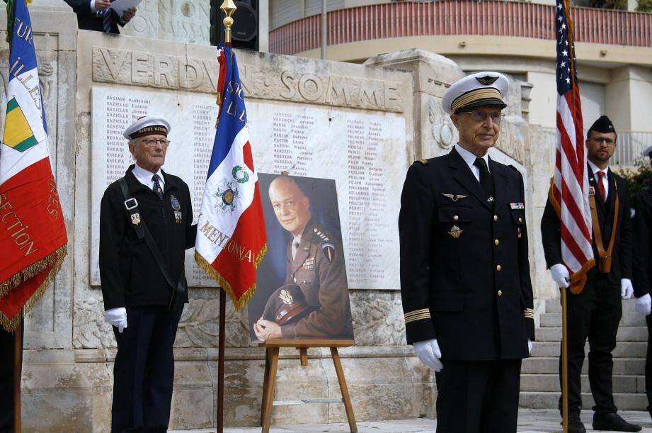 Le colonel Claude Fouché, maître de cérémonie de l’hommage rendu  place des Victoires.