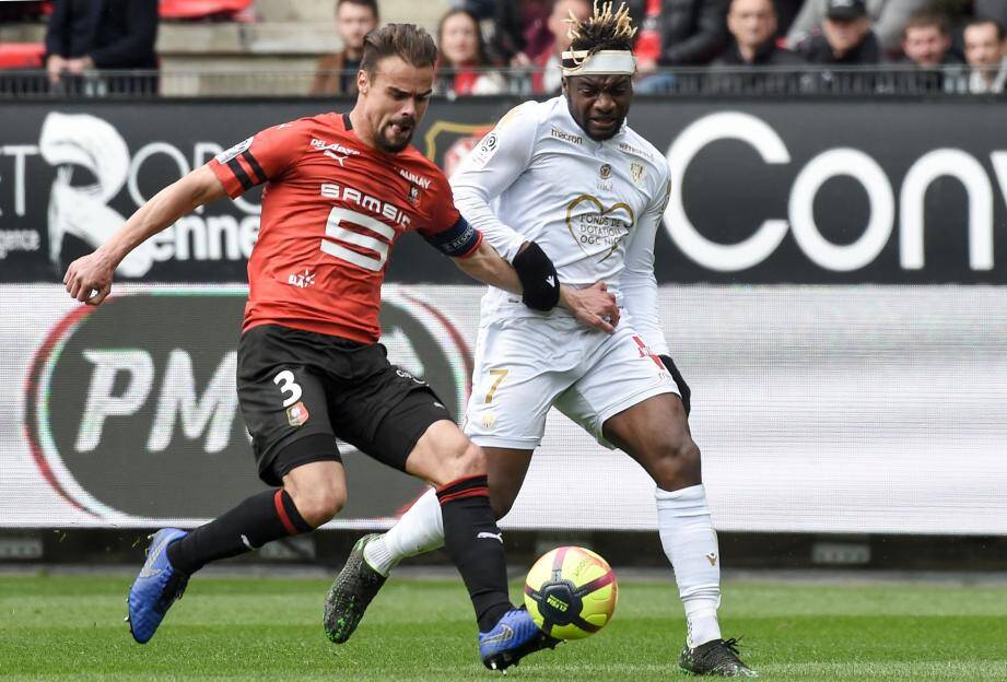 Damien Da Silva au duel avec Allan Saint-Maximin.