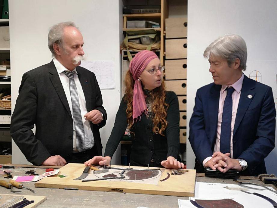 Bernard Stalter et Jean-Pierre Galvez dans l'atelier de vitraux de Florence Laugier à Nice.