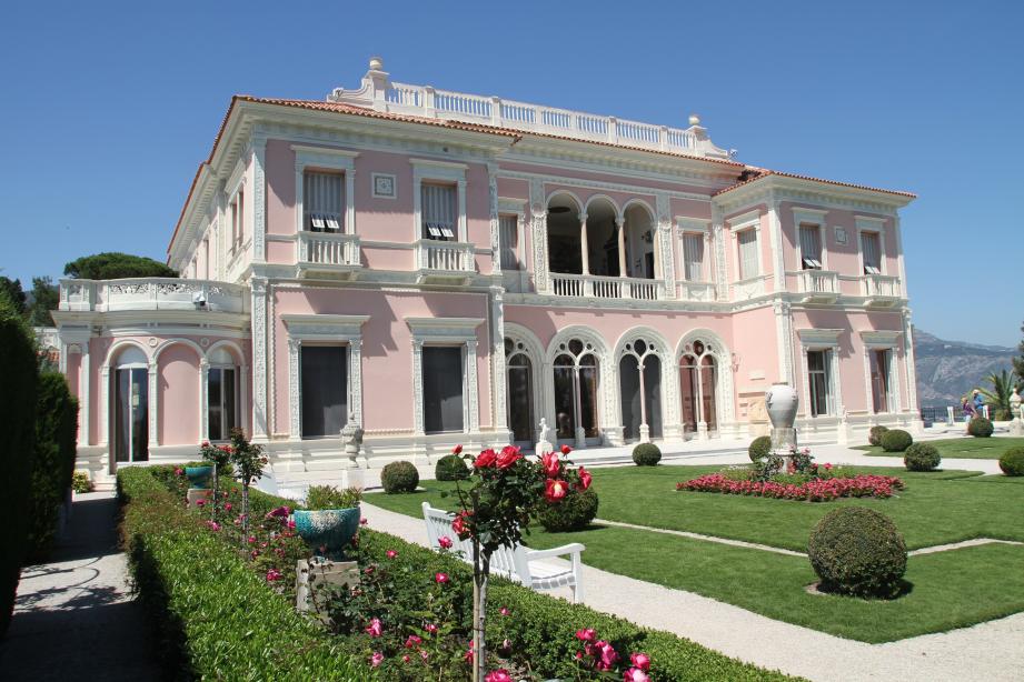 L'actuelle façade rose de la Villa Ephrussi de Rothschild, mondialement célèbre.