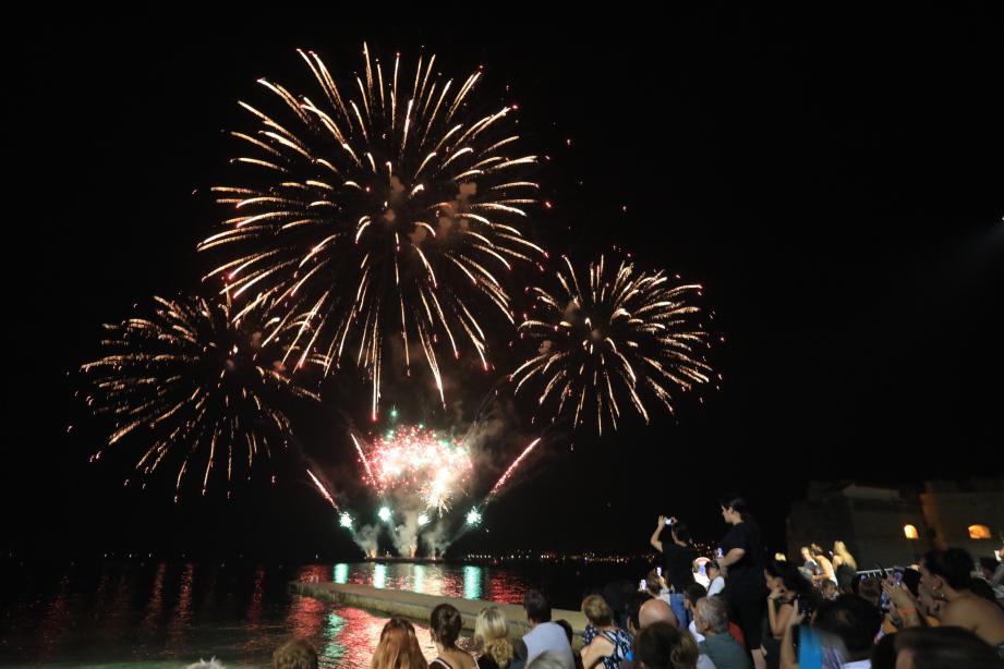 Photos Video Revivez Le Feu D Artifice Cette Fois Reussi De Toulon Avec Un Second Bouquet Final Var Matin