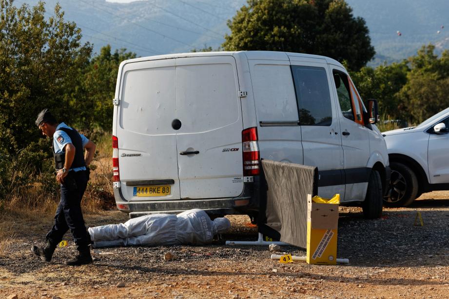 Jean-Mathieu Michel est mort écrasé par une camionnette sur un terrain bordant la D402. Le conducteur et son passager effectuaient une décharge sauvage de gravas.