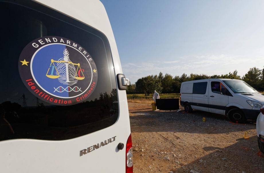 Jean Mathieu Michel est mort écrasé par une camionnette sur un terrain bordant la D402. Le conducteur et son passager effectuaient une décharge sauvage de gravas. L’accident s’est produit alors qu’ils tentaient de fuir.