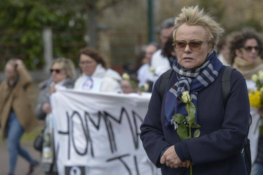 L'humoriste Muriel Robin lors du marche pour Julie Douib tuée le 3 mars dernier en Corse.