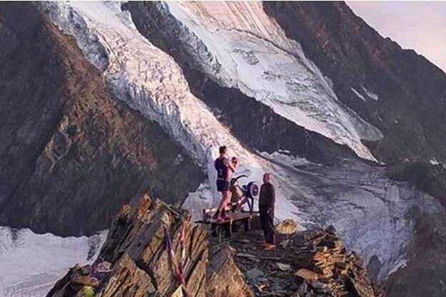 Le "commando" a monté le Mont-Blanc avec son rameur, mais il l'a abandonné sur le chemin du retour.