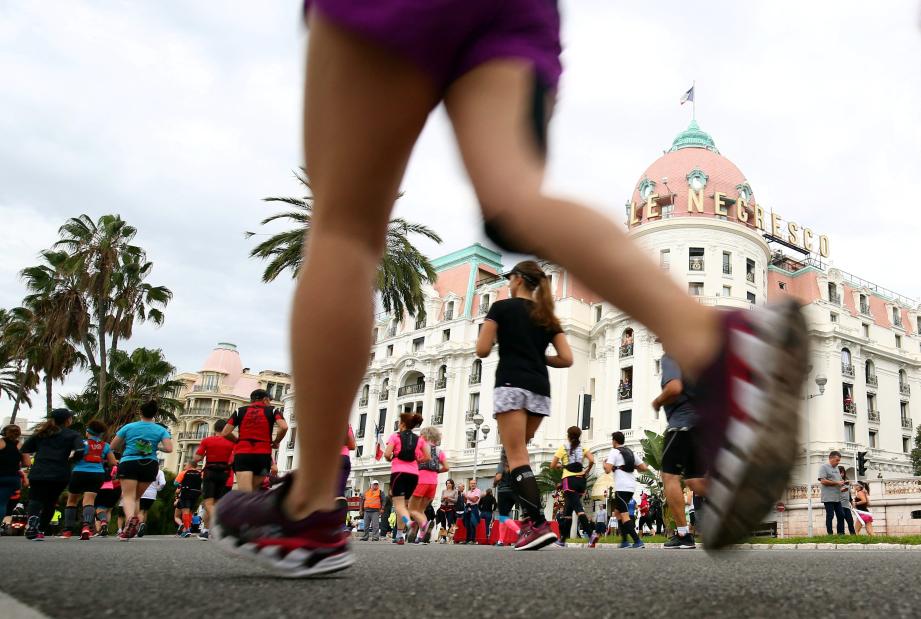 Top départ dimanche à 8 heures du marathon des Alpes-Maritimes qui emmènera les coureurs du Théâtre de Verdure à Nice à la Croisette à Cannes, au niveau de l’hôtel Martinez.