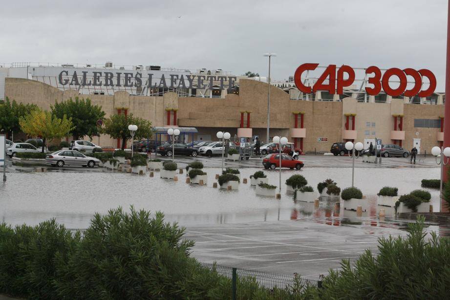 En 2011, le Var avait débordé sur la route menant à Cap 3000. 