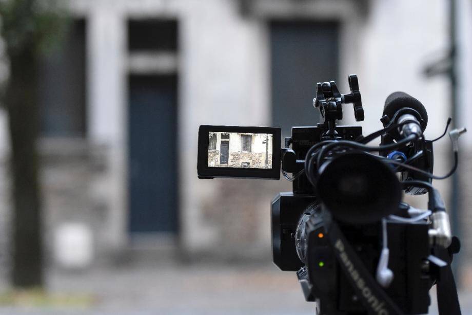 Une caméra fait le point sur l'ancien domicile de Xavier Dupont de Ligonnès, le 12 octobre 2019 à Nantes