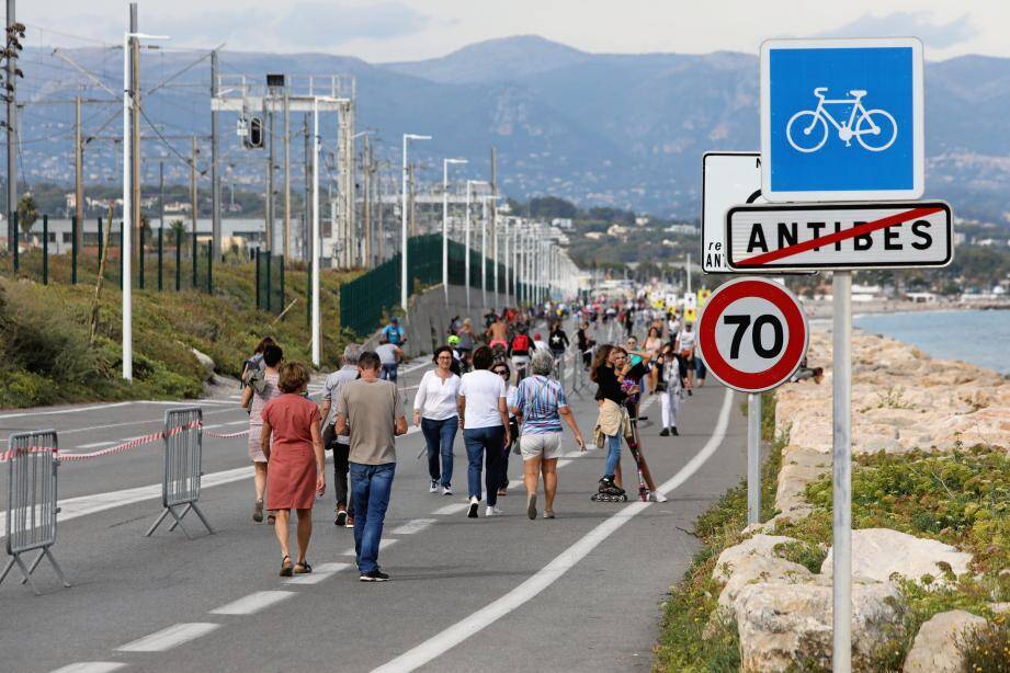 La route du bord de mer piétonnisée dimanche 6 octobre. 