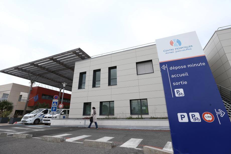 Il menace le personnel hospitalier de poser une bombe à l'hôpital d'Antibes NiceMatin Il menace le personnel hospitalier de poser une bombe à l'hôpital d'Antibes NiceMatin