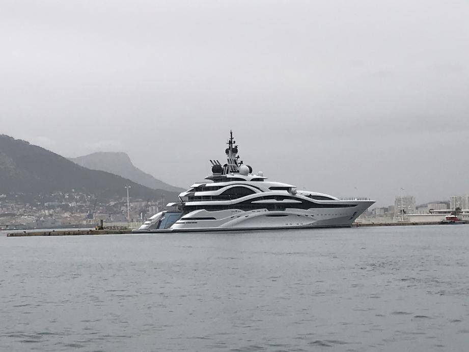 Le yacht de l'émir du Qatar et propriétaire du PSG n'est ...