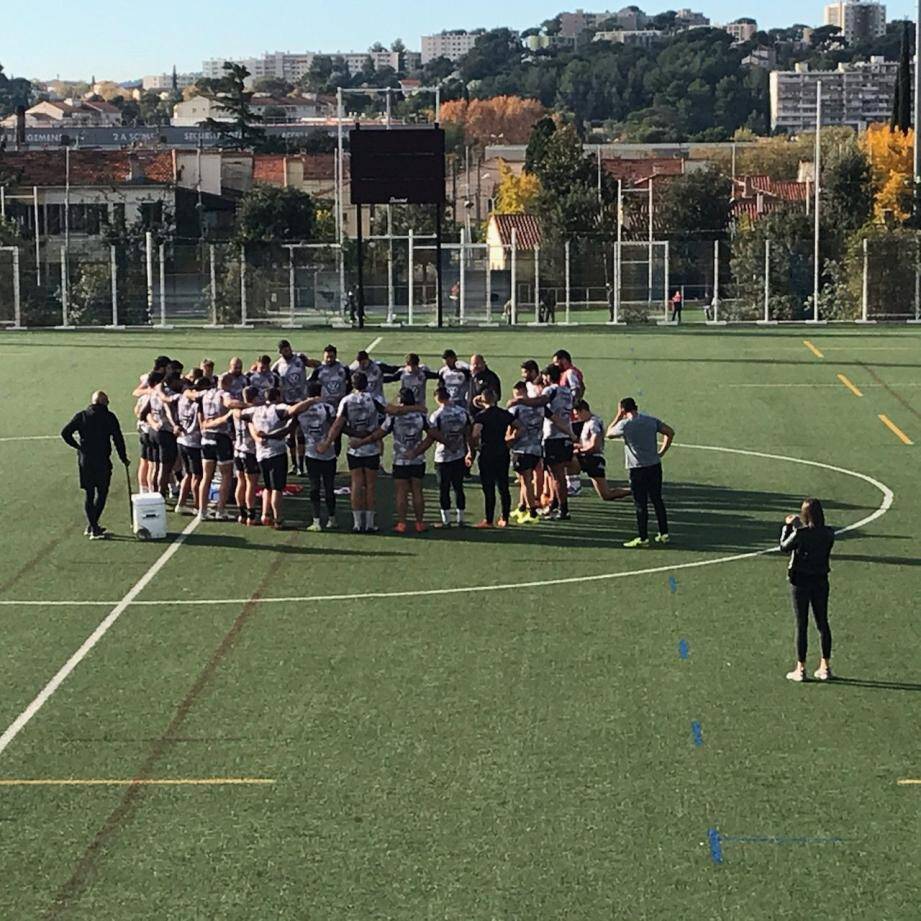 L’état d’esprit de l’équipe toulonnaise est un de ses points forts. Réunis, ici autour de Collazo, les Varois, qui retrouvent le championnat, doivent valider leur bon début de parcours européen dans le Béarn. 