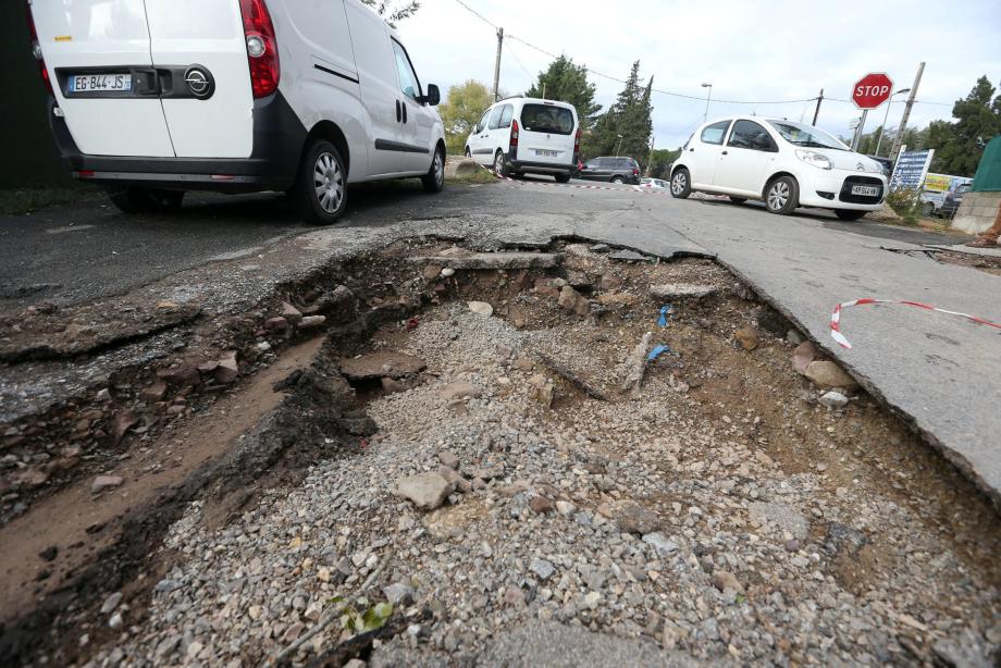 Si de nombreux axes ont été rouverts à la circulation ce dimanche après-midi après l'épisode méditerranéen de très forte intensité, certaines routes restent coupées.