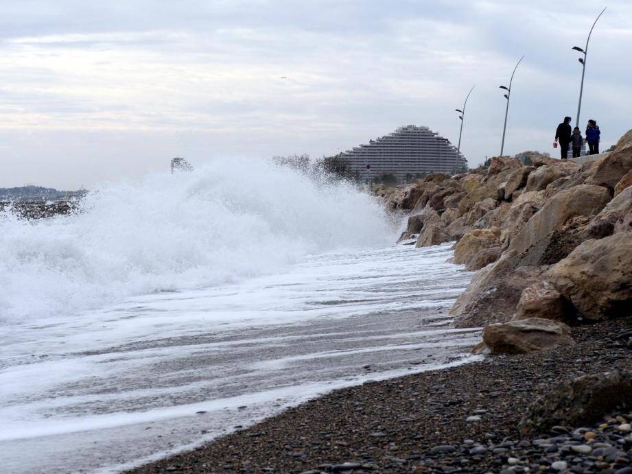 Coup de mer à Villeneuve-Loubet (illustration).