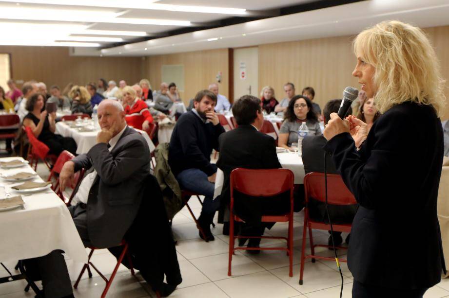 Joëlle Martinaux lors de sa réunion publique.