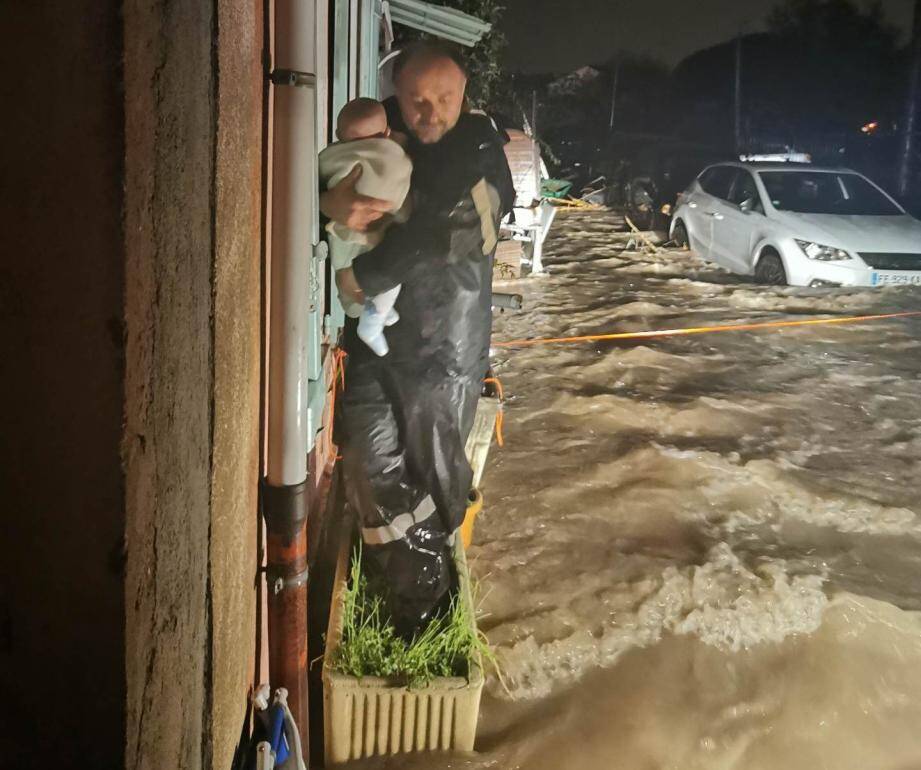 Un pompier sauve un bébé à la Roquette sur Siagne