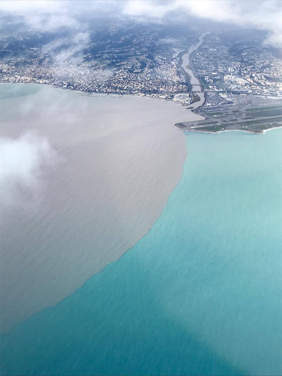 L'embouchure du Var vue depuis le ciel.