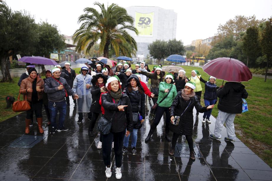 Le Secours populaire a bravé la pluie sur la Coulée verte.