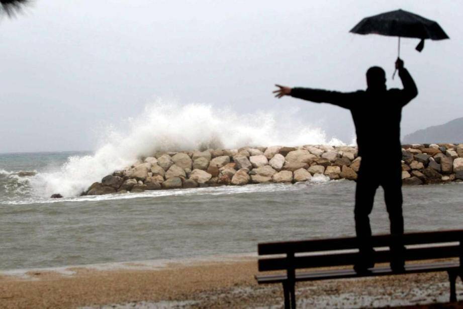 Le vent va souffler fort sur la Côte d'Azur, soyez prudents.