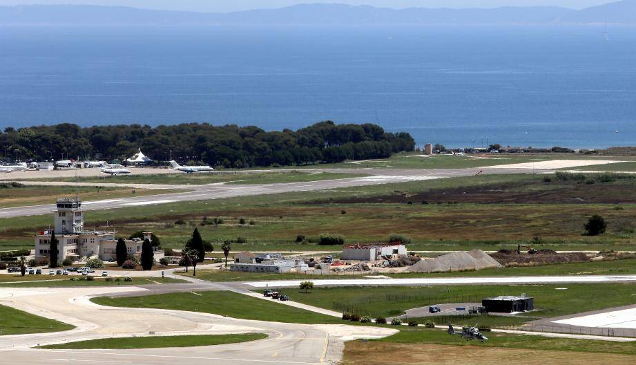 Voici Pourquoi Il Y Aura Plus De Vols Dans La Nuit De Mardi A Mercredi Sur La Base Aeronautique Navale D Hyeres Var Matin