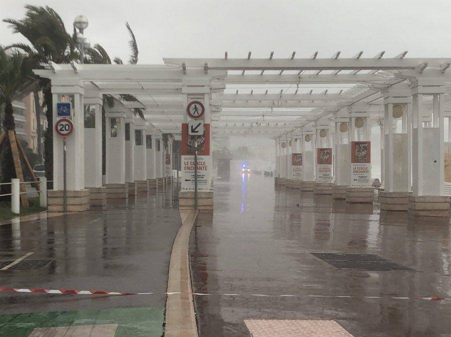 19/10/2019: Le trottoir Sud de la promenade des Anglais est fermé. -nicematin.com