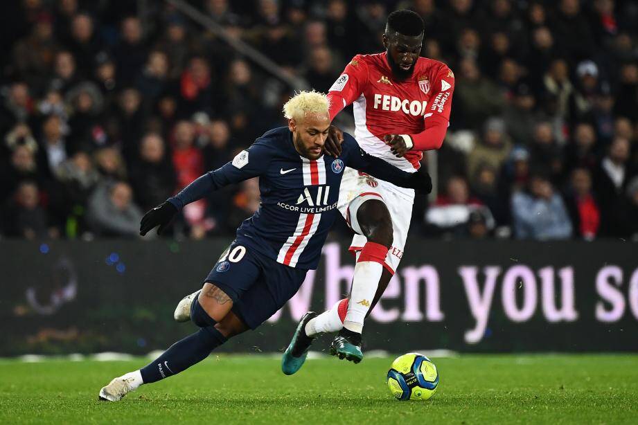 Tiémoué Bakayoko au duel avec Neymar.