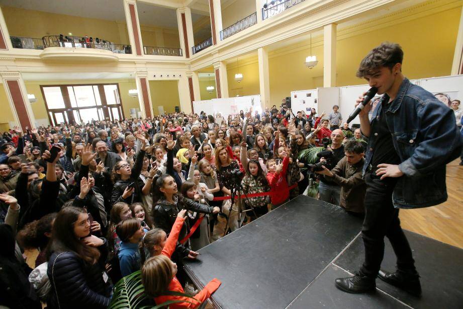 Les Youtubeurs et leurs fans se sont réunis hier au Palais de l’Europe.