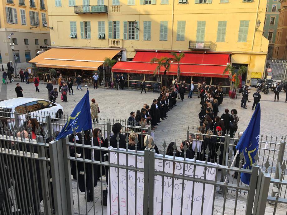 La manifestation s'est déroulé devant le palais de justice de Nice et à l'intérieur de l'établissement.