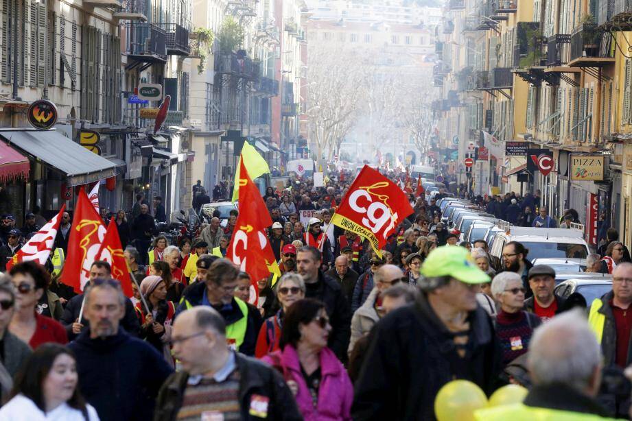 Après la contestation des syndicats (ici, mercredi à Nice), le soutien des élus LREM? 