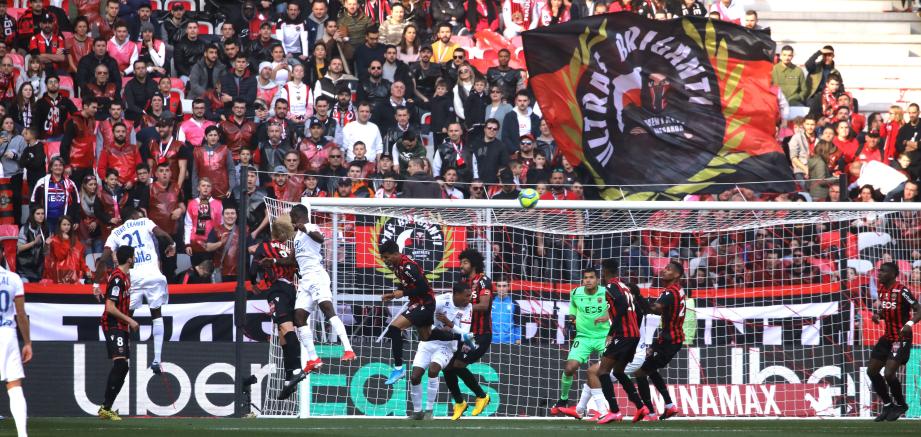 Avec Danilo dans l’axe, la défense niçoise a su conserver les trois points contre Lyon. Vieira pourrait être tenté de conserver cette formule.