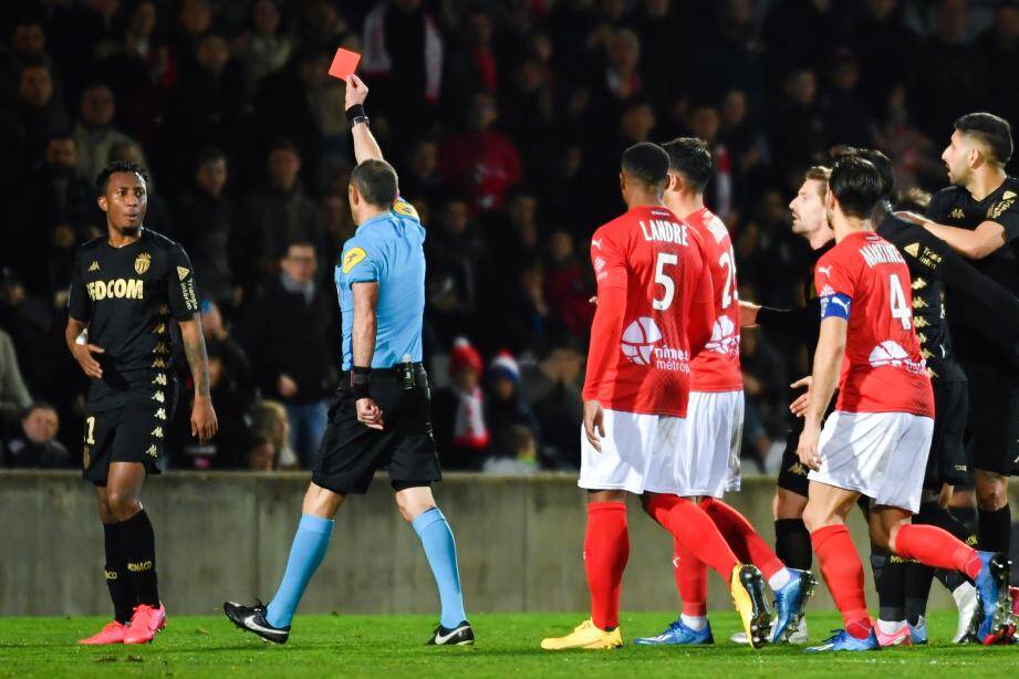 Gelson Martins a été exclu pour avoir bousculé l'arbitre de Nîmes - AS Monaco.