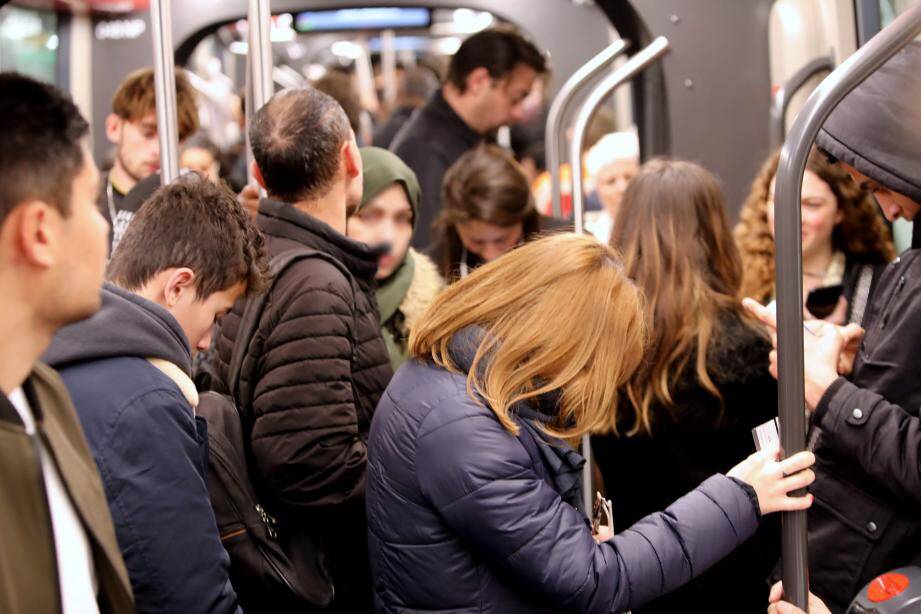 Comment Les Transports En Commun Sadaptent Et Rsistent Au Coronavirus