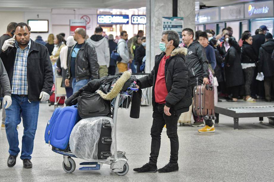 Des touristes français bloqués à l'aéroport de Tunis.