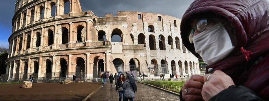 A Rome, devant le Colisée.