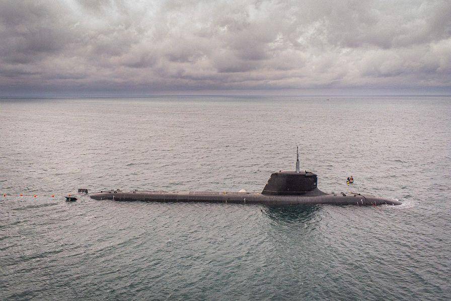 Le Suffren a effectué sa première mise à l’eau au large de Cherbourg. Il sera affecté à Toulon après plusieurs mois de tests en mer. 