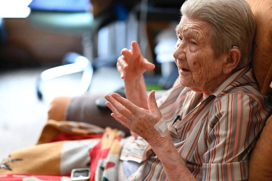 Hélène Wuillemin, 100 ans, le 28 mai 2020 à son domicile de Laxou, en Meurthe-et-Moselle.