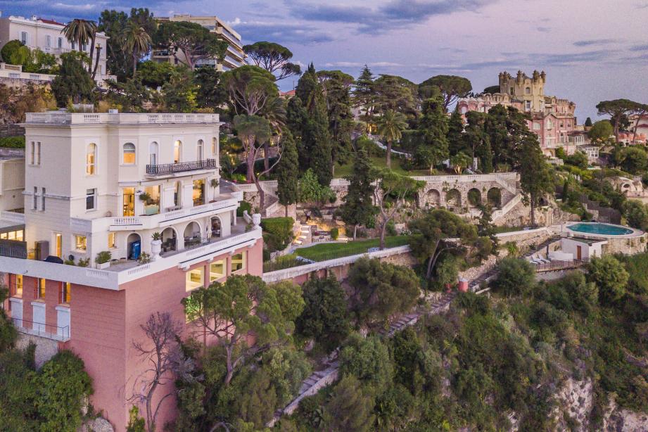 Voisine du Château de l'Anglais, l'ex-demeure de Sean Connery au Cap de Nice est proposée à 30 M€ sur le marché de l'immobilier de prestige de la Côte d'Azur.