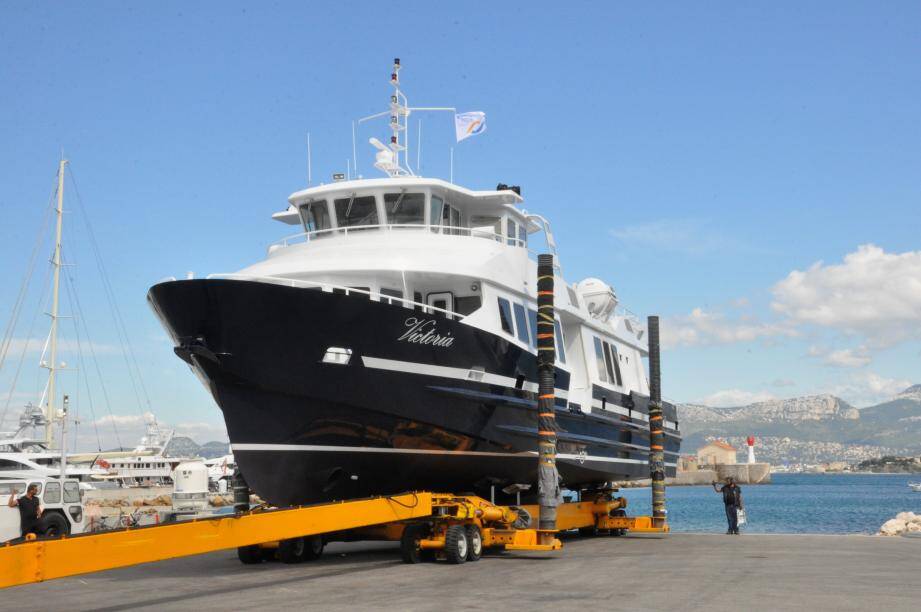 Le Victoria desservira Cannes, ses îles, Nice et Saint-Tropez et pourra transporter 295 passagers.