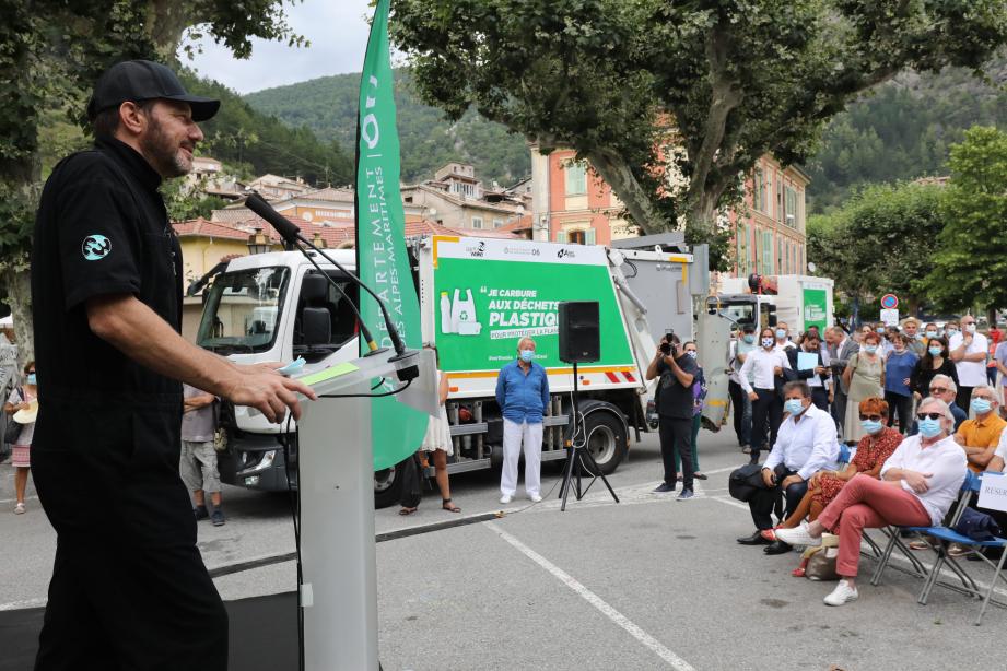 L'acteur Samuel Le Bihan, président de l’Association EarthWake, a présenté le procédé qui permet de transformer les déchets plastiques en carburant.