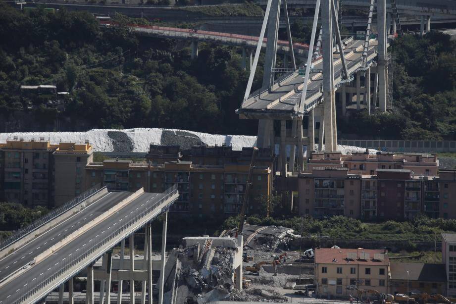 Une vue du pont Morandi, à Gênes, le 12 septembre 2018, un mois après l'effondrement. 