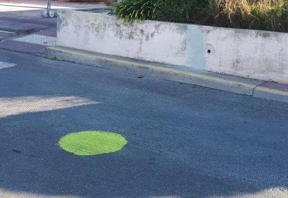 On En Sait Plus Sur Ces Etranges Ronds Verts Peints Sur Le Bitume A Saint Raphael Var Matin