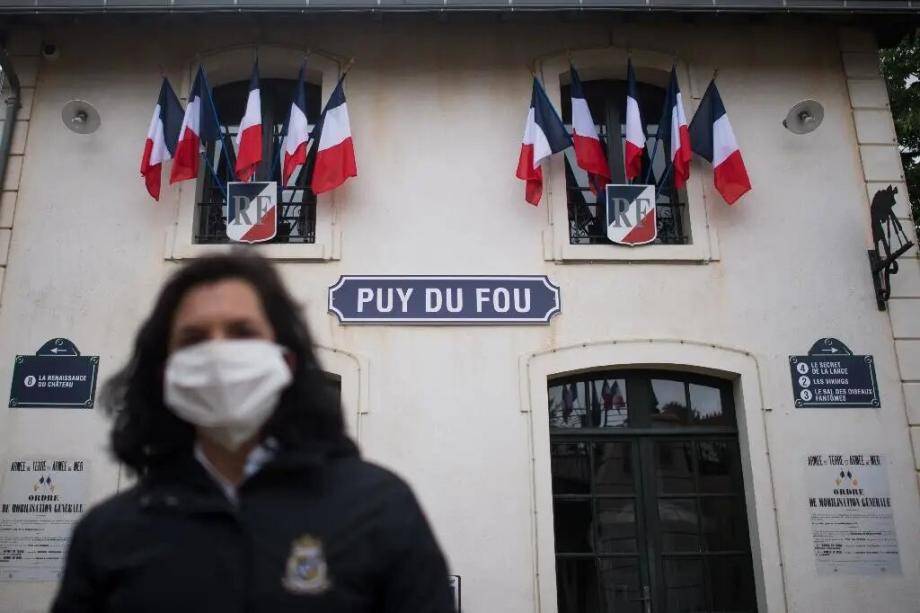 C Est Choquant Et Scandaleux La Derogation Accordee Au Puy Du Fou Sur Les 9 000 Spectateurs Fait Polemique Nice Matin