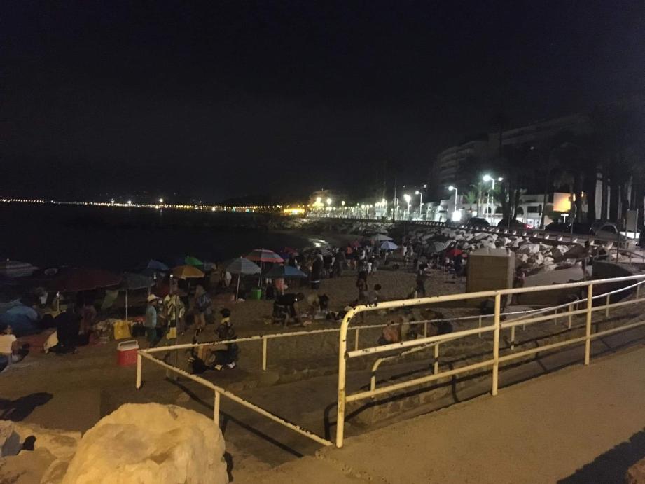 Ce samedi matin, plage Jean-Hibert bondée: cette photo prise de nuit par NPN et postée sur sa page Facebook. 