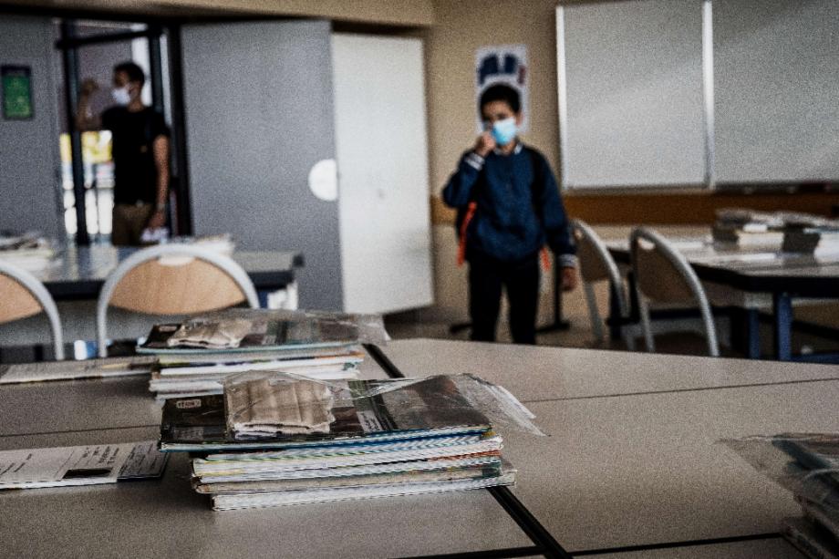 Tous les collégiens et lycéens doivent porter un masque et respecter les gestes barrières tels que le lavage des mains 