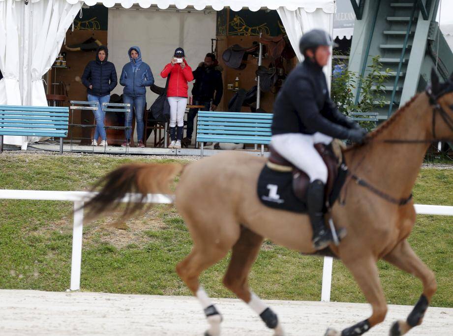 Ce mercredi, le procureur de la République a requis 3 mois de prison avec sursis et l’interdiction de posséder un animal domestique à l’encontre du cavalier de Flogas Sunset Cruise. Un cheval de 10 ans qui est mort lors du GPA Jump festival organisé à l’hippodrome de Cagnes-sur-Mer, ici en avril 2019 lors du Jumping de printemps. 