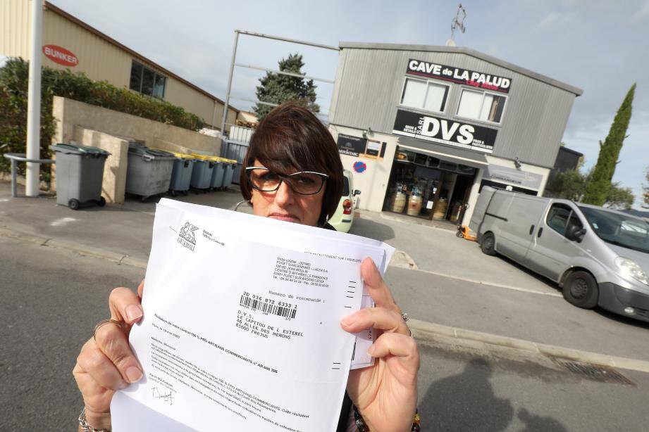 Marie-émilienne Dossier, gérante du magasin DVS Distribution, installé dans la zone de la Palud à Fréjus.