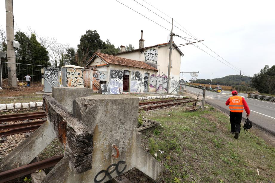 Video Pourquoi Les Mottois Ne Veulent Pas Voir Disparaitre La Gare De Sainte Roseline Var Matin