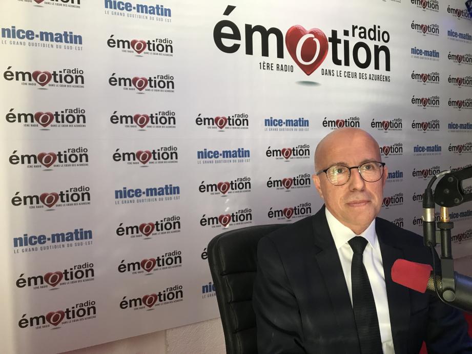 Eric Ciotti au micro de Radio Emotion.